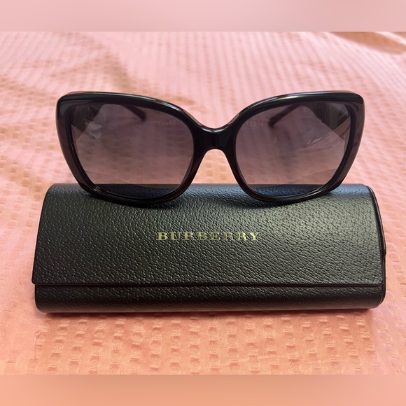Burberry Sunglasses - Picture 13 of 13